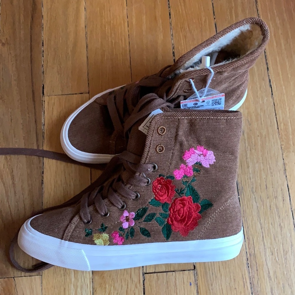 Zara kids, beautiful, rare embroidered high top shoes for kids. NWT